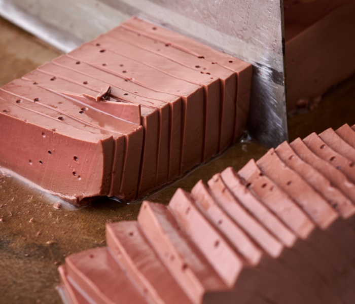 鸭血怎样做才不腥，家常做法就能搞定，从红烧鸭血面里一窥究竟